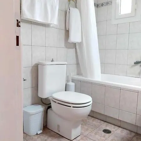 בית נופש Erina's House Asprogerakata