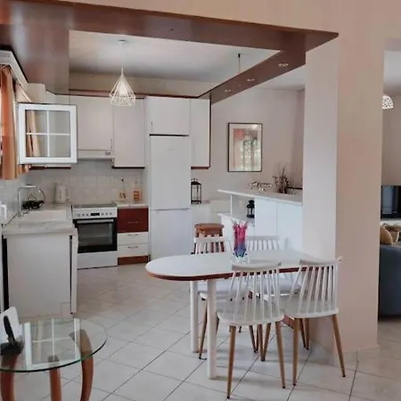 בית נופש Erina's House *