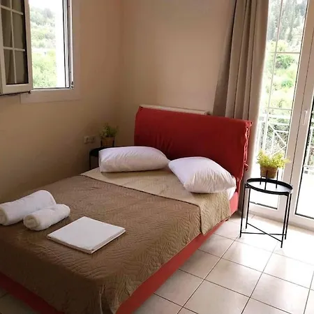Holiday home Erina's House Asprogerakata