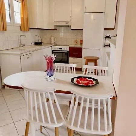 Holiday home Erina's House Asprogerakata