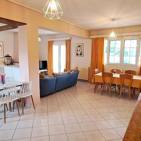 Erina's House Holiday home Asprogerakata